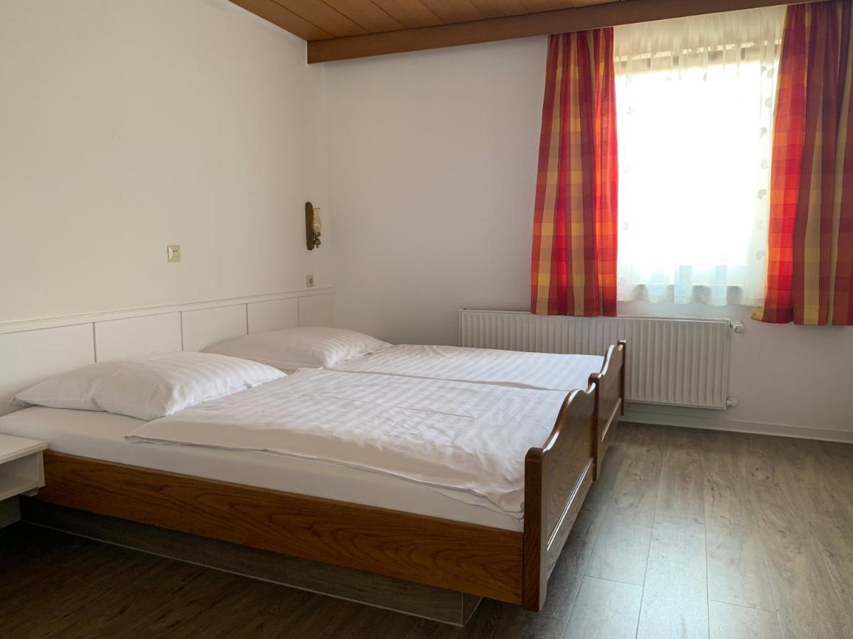 Gasthof Zum Baeren Asperg Exterior foto